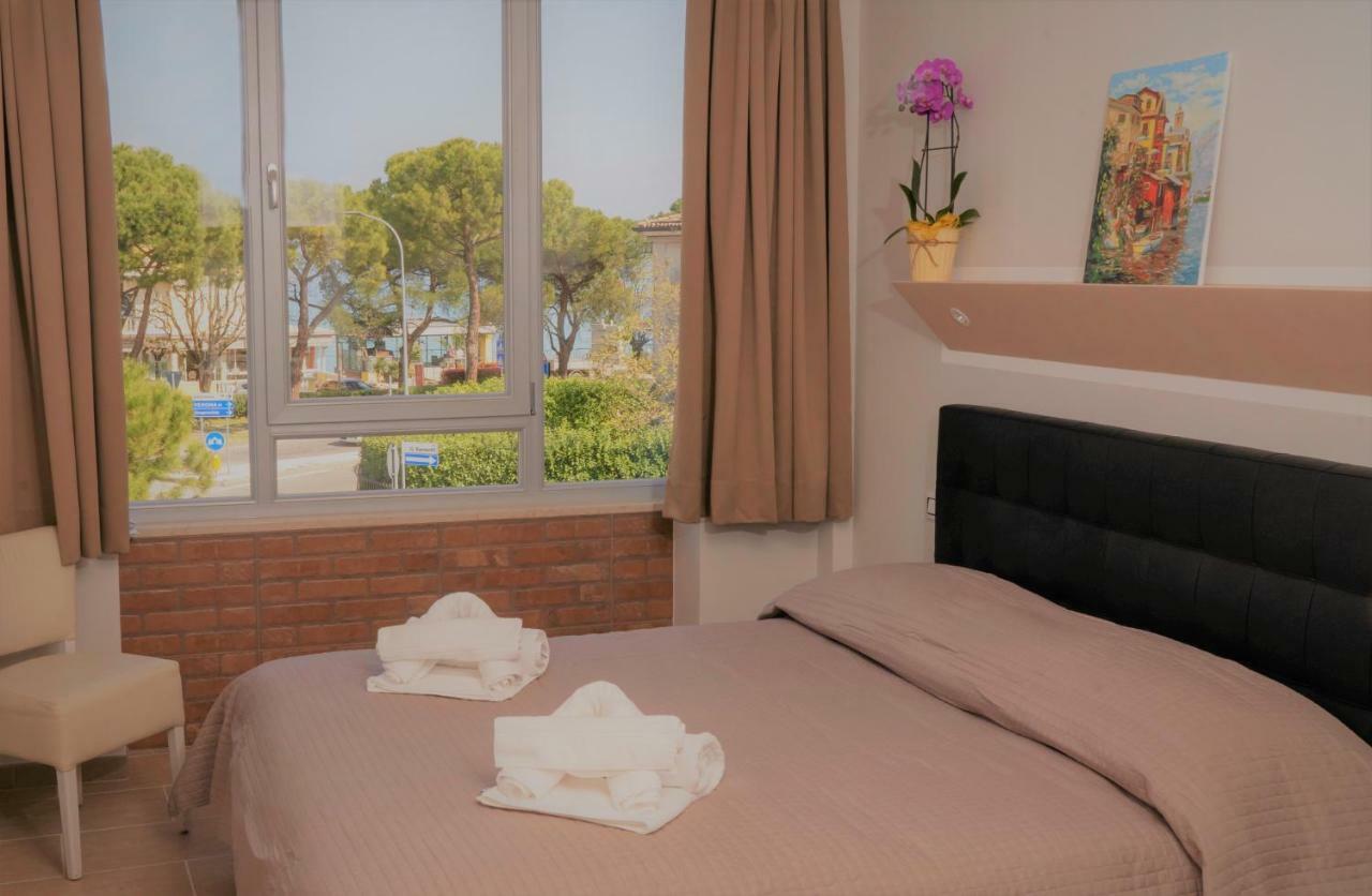 Atico Hotel Desenzano del Garda Exterior foto